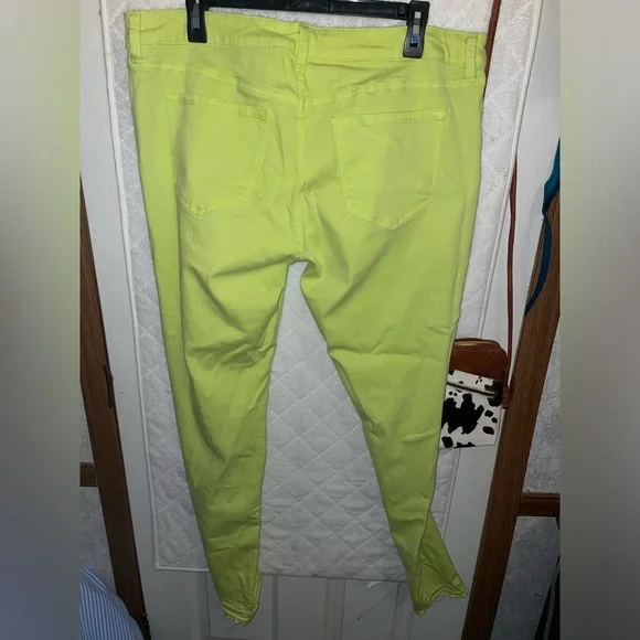 Jc Penny size 16 midrise skinny jeans lime green. - Picture 3 of 3